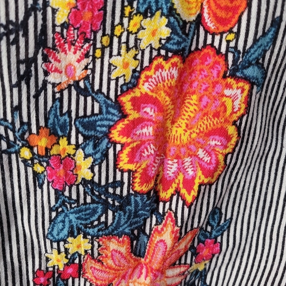 Miley and Molly Floral Print‎ Ruffle Top Size XL - Picture 6 of 6